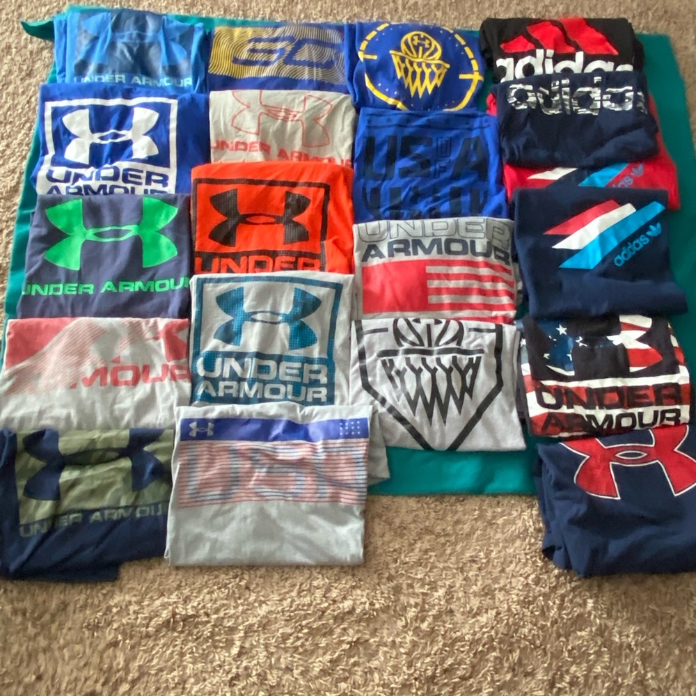 Lot of Mens Tshirts. 16 Under Armour and 4 Adidas.